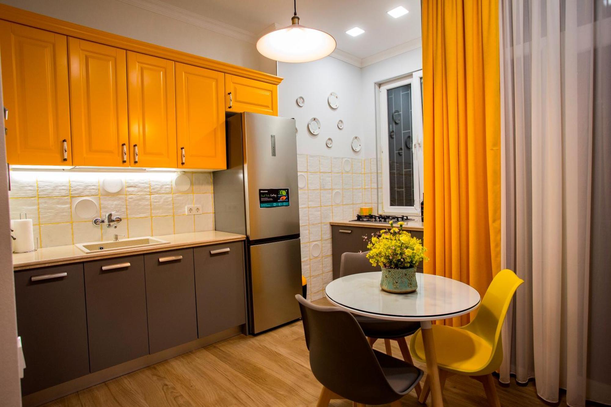 Yellow Apartment In Avlabari Tiflis Exterior foto