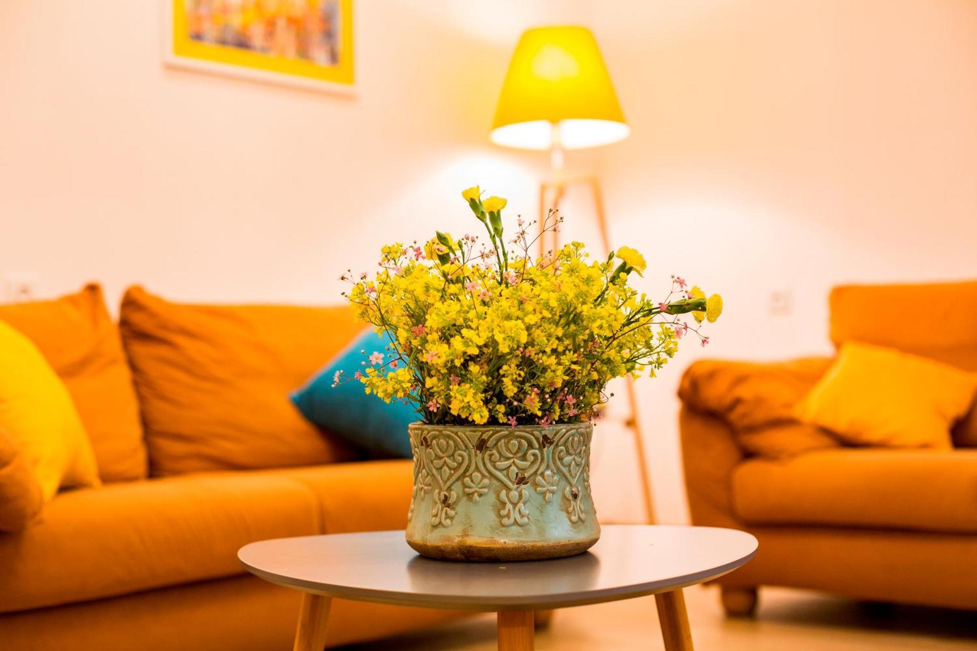 Yellow Apartment In Avlabari Tiflis Exterior foto