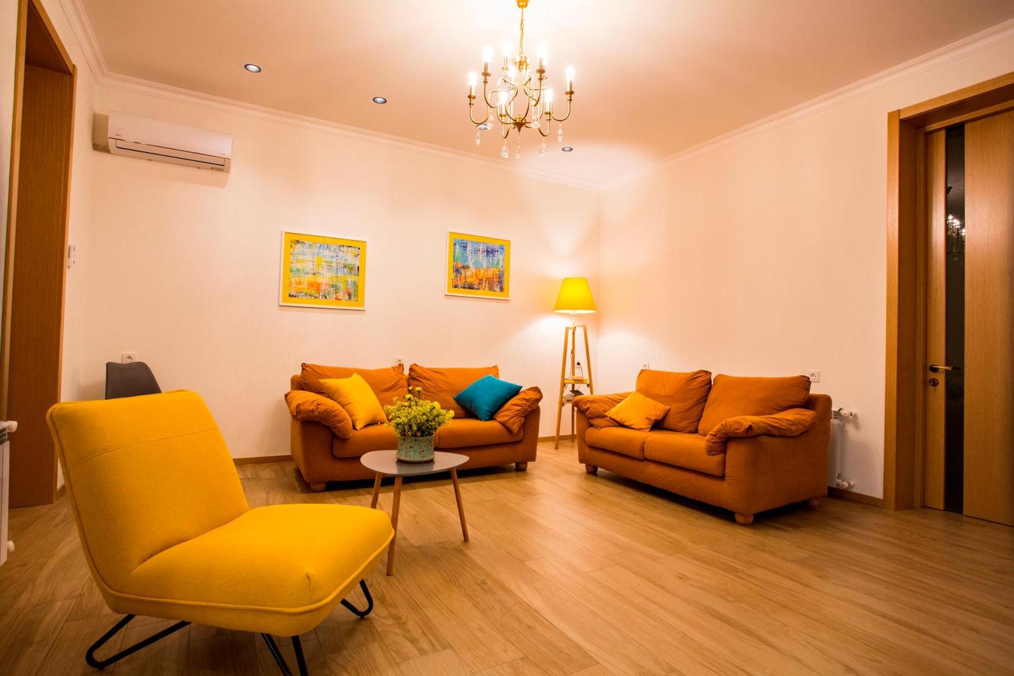 Yellow Apartment In Avlabari Tiflis Exterior foto