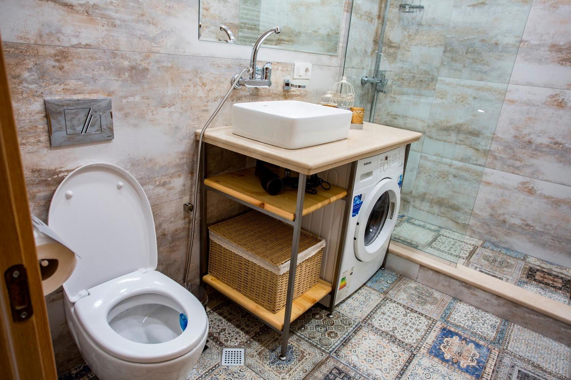 Yellow Apartment In Avlabari Tiflis Exterior foto