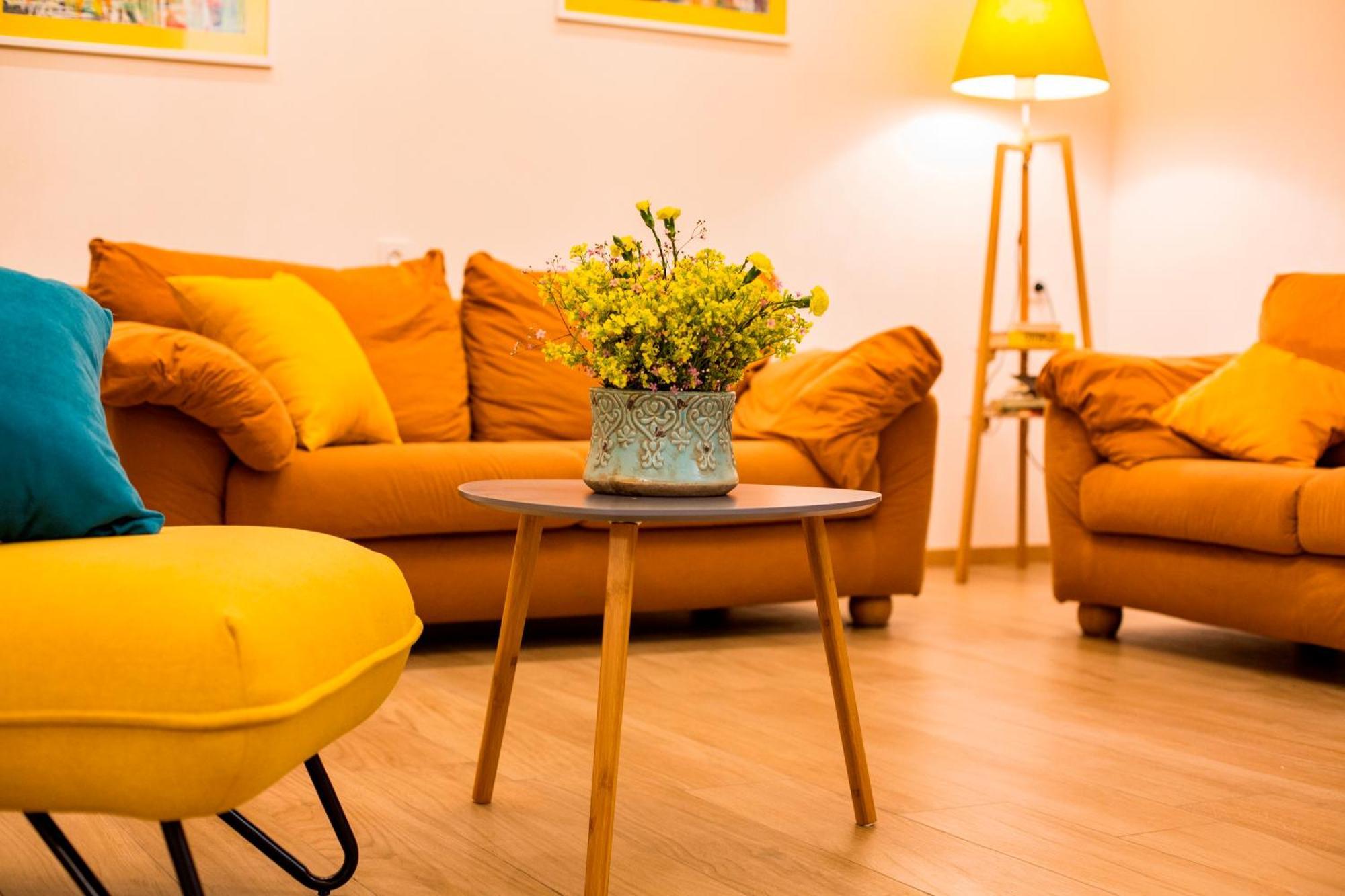 Yellow Apartment In Avlabari Tiflis Exterior foto